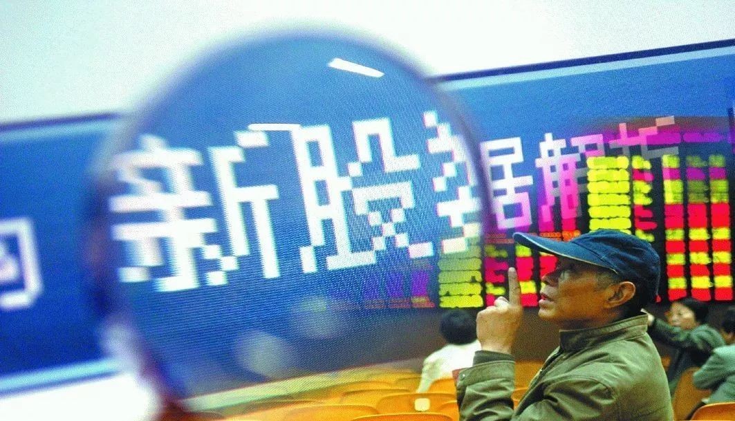 新澳門管家婆，揭秘期期中背后的秘密策略與智慧，揭秘新澳門管家婆期期中策略與智慧，背后的秘密與獨到之處